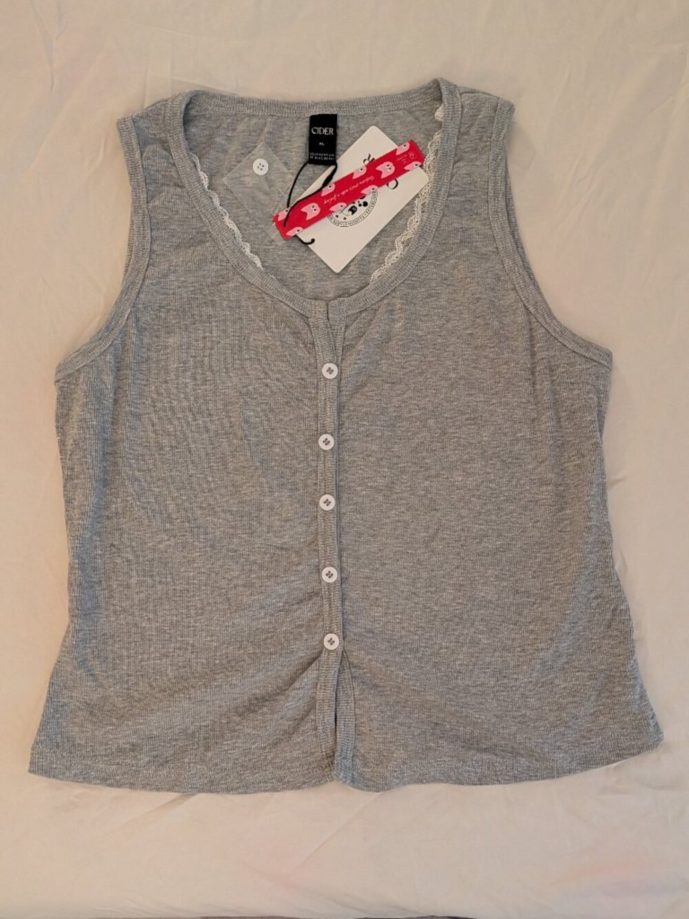 Cider - Lace trim tank top w/ buttons